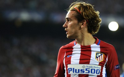 小鸟体育精华-内马尔和C罗交换球衣致敬